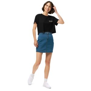 Black Crop Top with the message" Dear stranger, keep in mind that small steps still move you forward. You're getting there!"